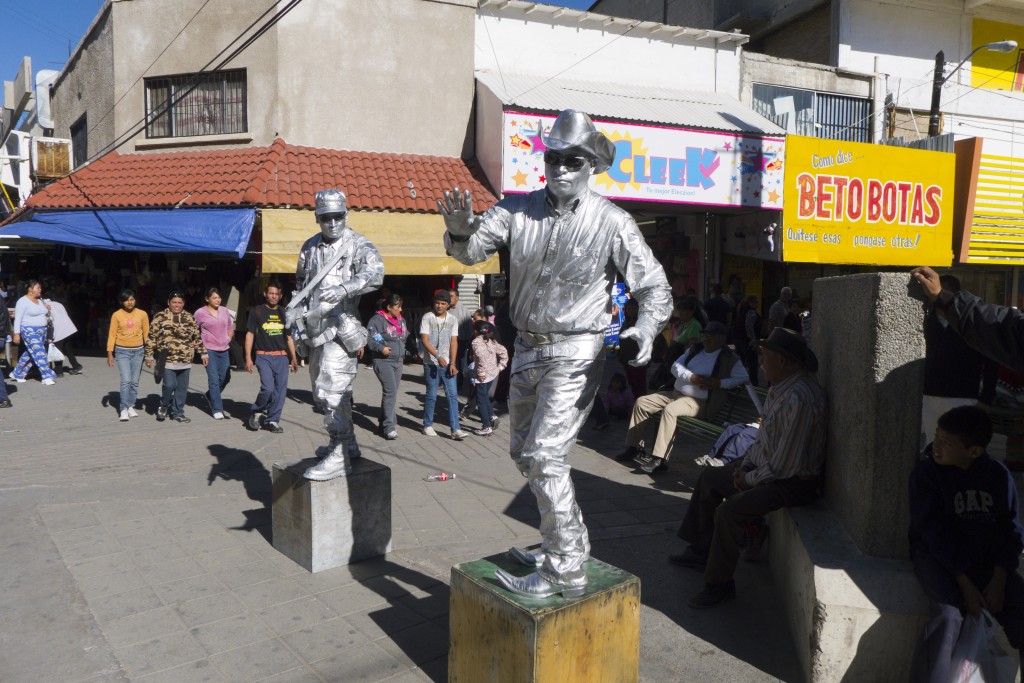 Juarez street performers